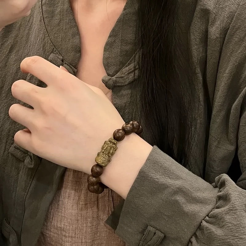 【Faith in Abundance】Green Sandalwood Pixiu God of Wealth Bracelet Wooden Carving Bracelet