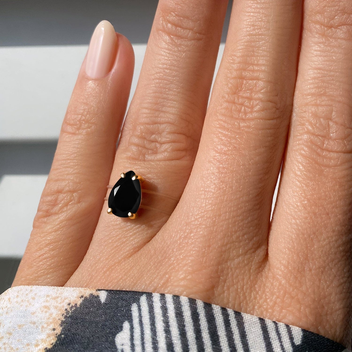 Black Onyx Ring Floating Sway Invisible Ring - STONE OF WILLPOWER Rerhy